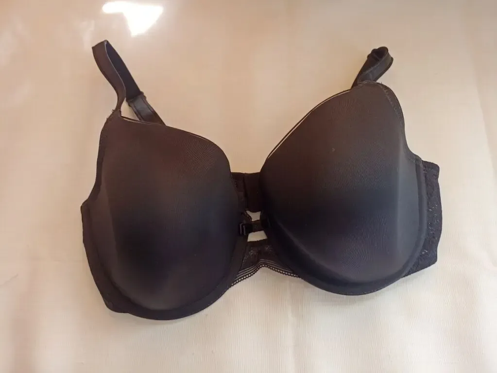 Triumph 70С/D Красивый черный бюстик гладкий поролон на косточках 5