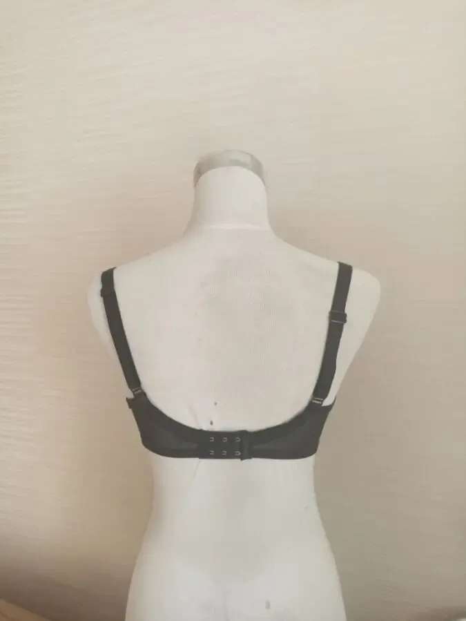 Triumph 70С/D Красивый черный бюстик гладкий поролон на косточках 3