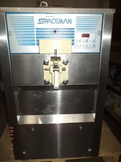 Фризер для приготовления мягкого мороженного