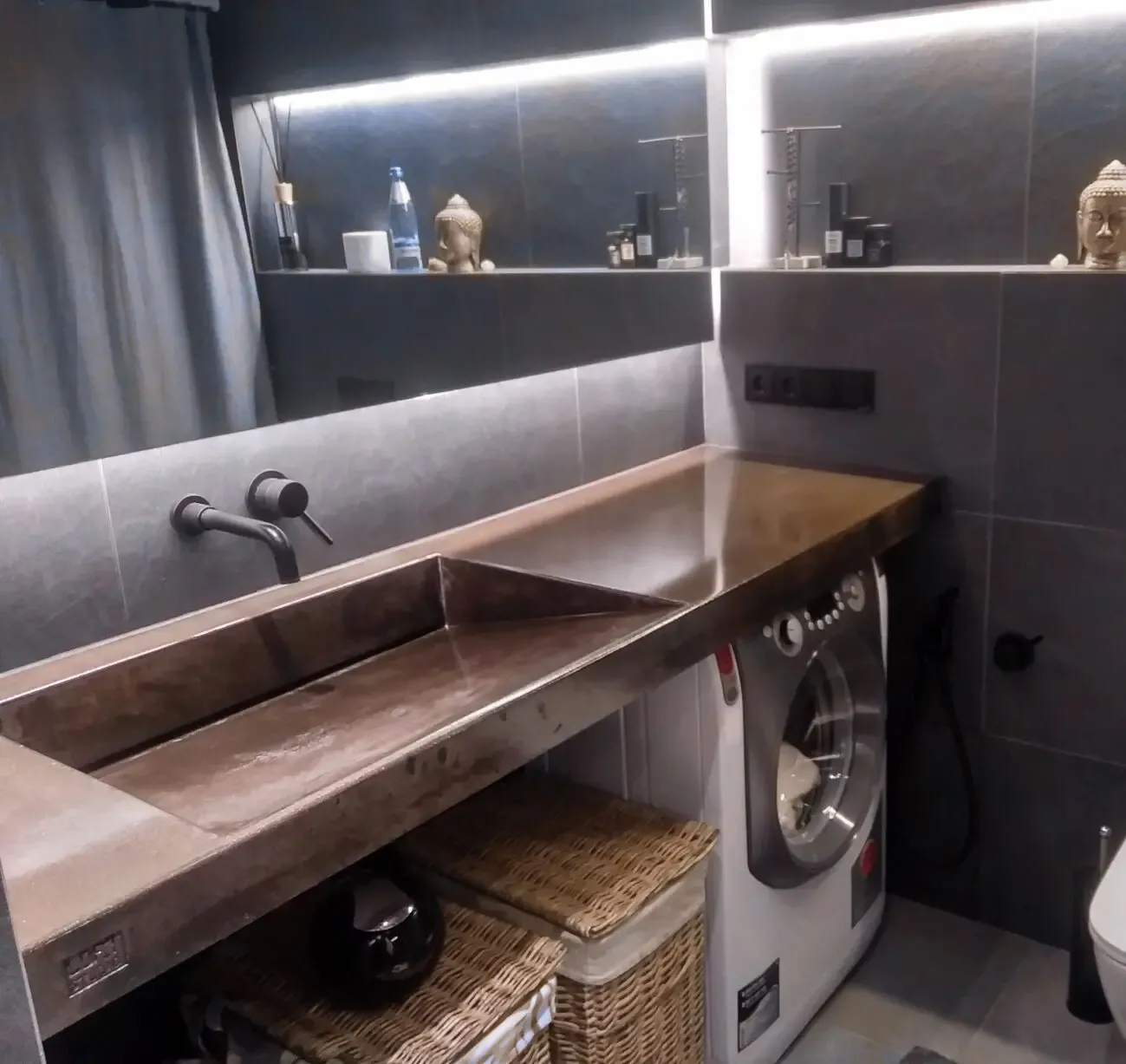 Щелевой бетонный умывальник подвесной глянцевый матовый из бетона лофт 2