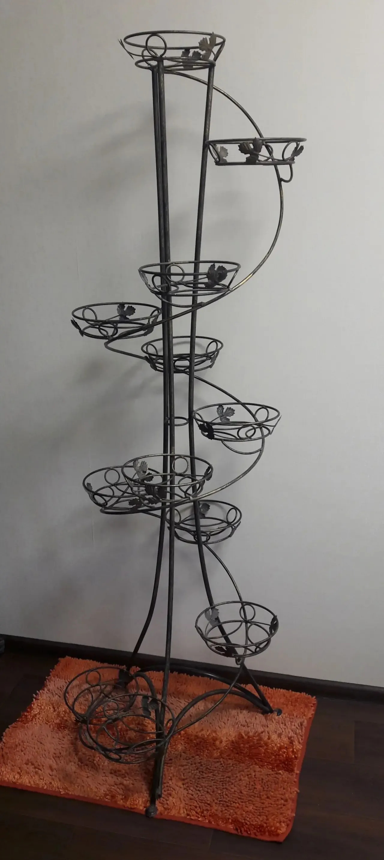 Подставка для цветов на 12 вазонов кованая