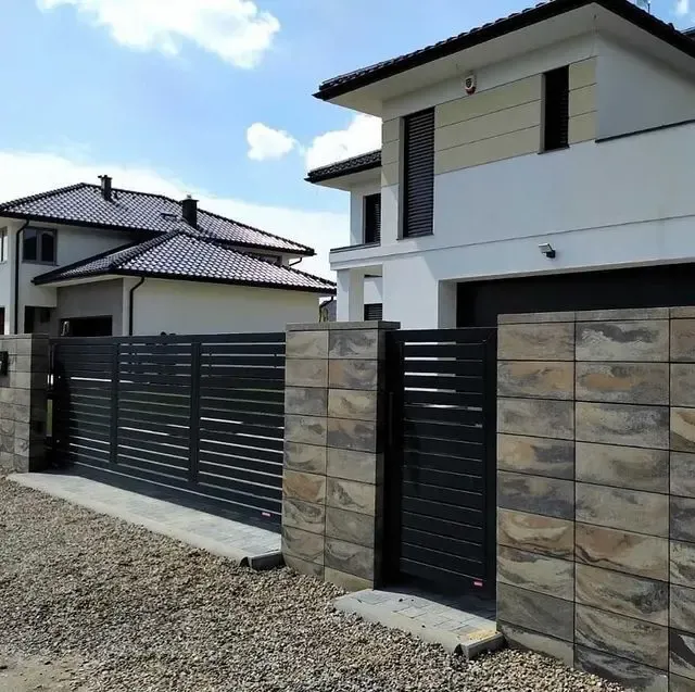 Паркан з блоків в стилі Лофт, з секціями Ранчо 3