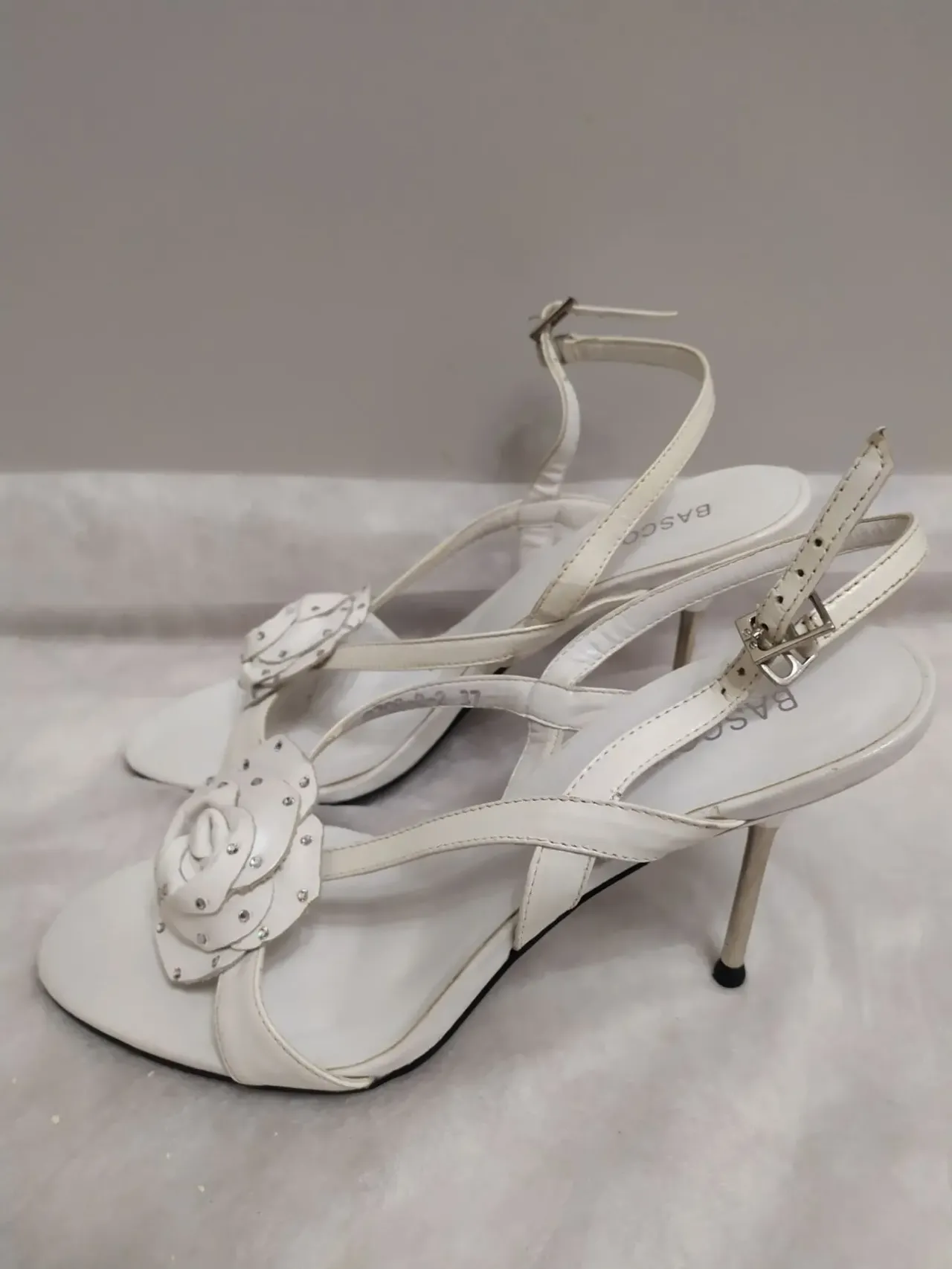 Білі босоніжки на шпильці.Італія Р.38. Натуральна шкіра 2