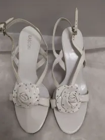 Білі босоніжки на шпильці.Італія Р.38. Натуральна шкіра