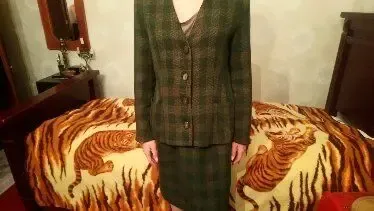 3еленый костюм в клетку на подкладке. Украина. Р. 46.натуральная ткань 3