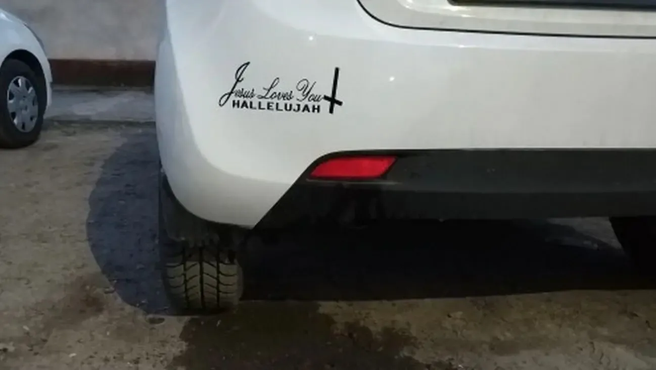 Наклейка Иисус любит вас Черная 2