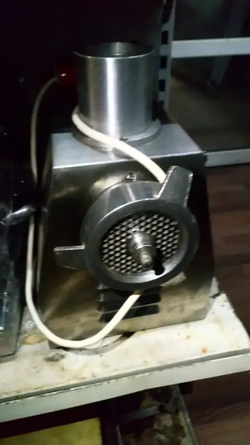 Мясорубка проффесиональная 8