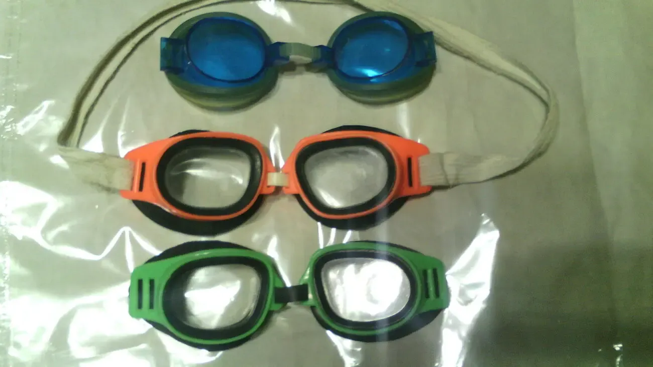 Очки для плавания детские.