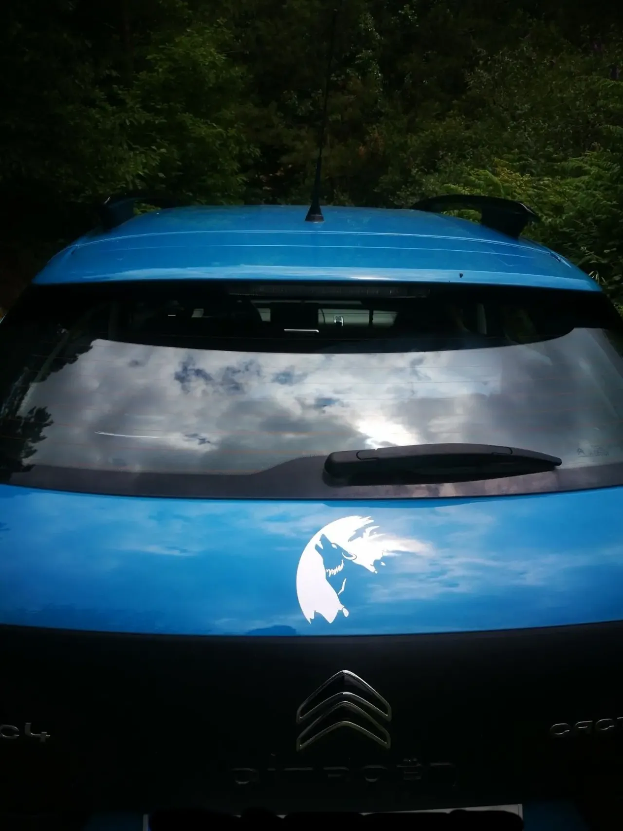 Наклейка Волк Черная, Белая светоотражающая 3