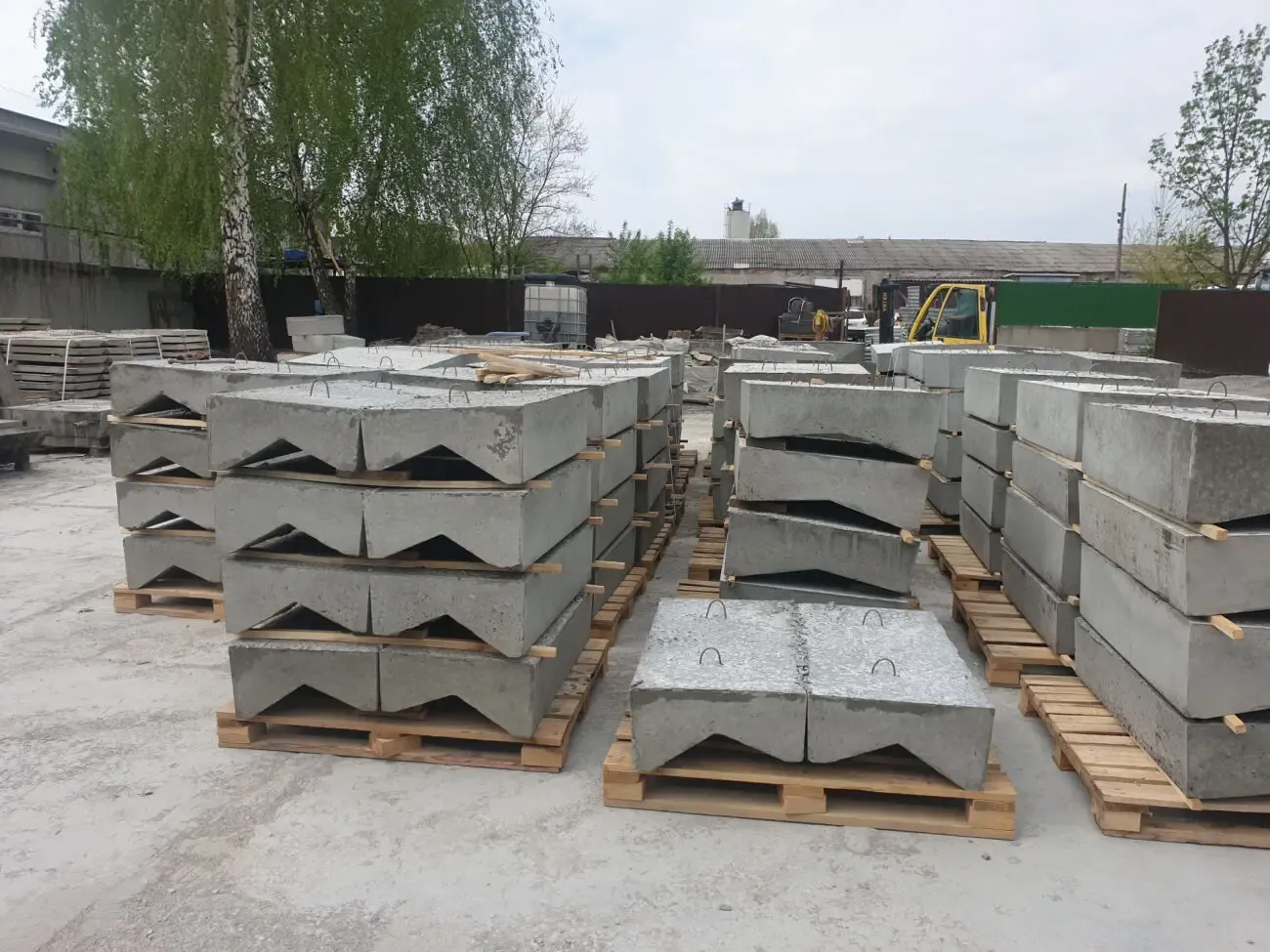 Парапет бетонный  1250х300х50 мм 4