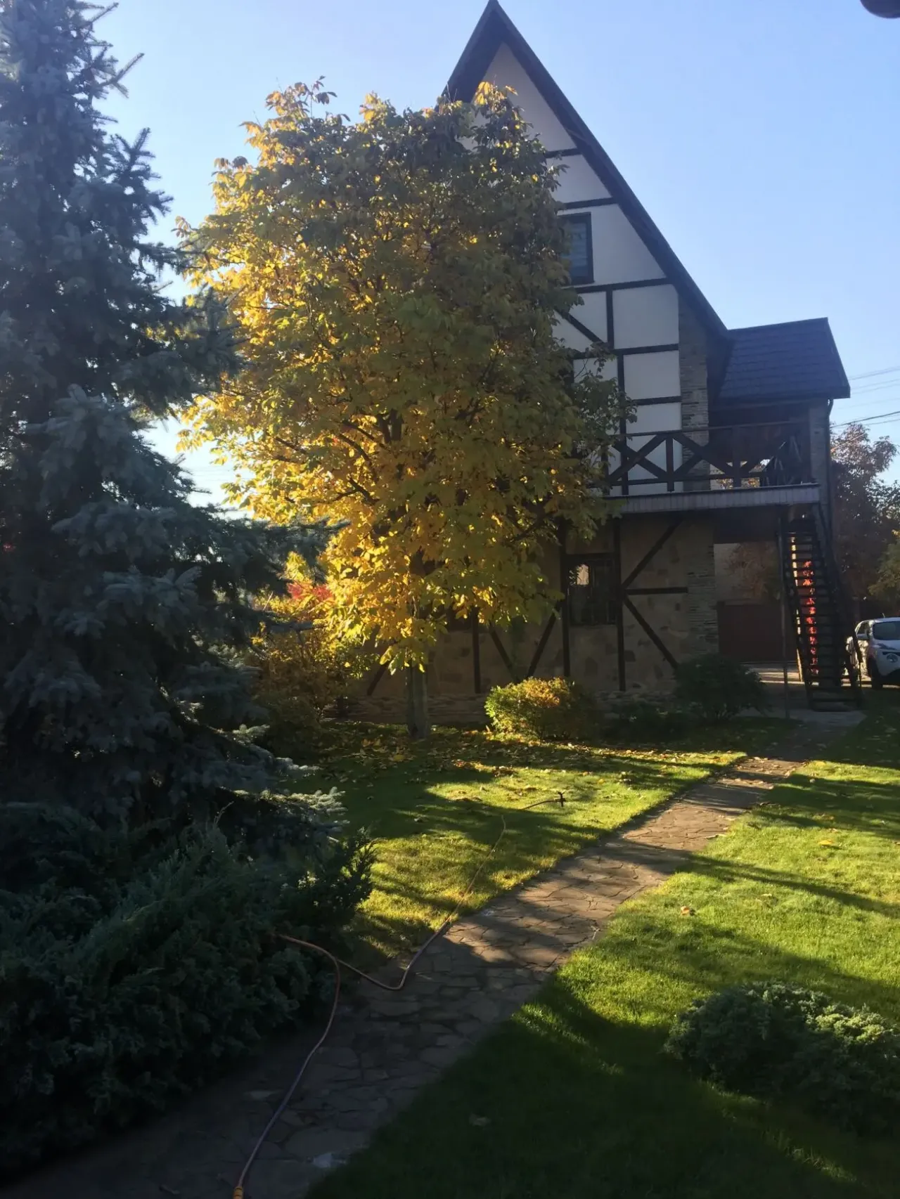 Дом - Обуховский р-н, Киевська обл. Голубое озеро.