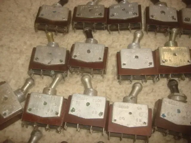 ТВ1-1 . ТВ1 -2 .ТВ1 - 4   Переключатель  10А . 220 В 9