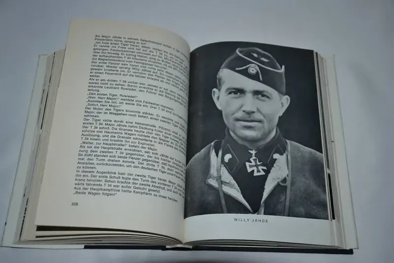 Драматическая история бронетанкового оружия и его храбрых солдат. В 4