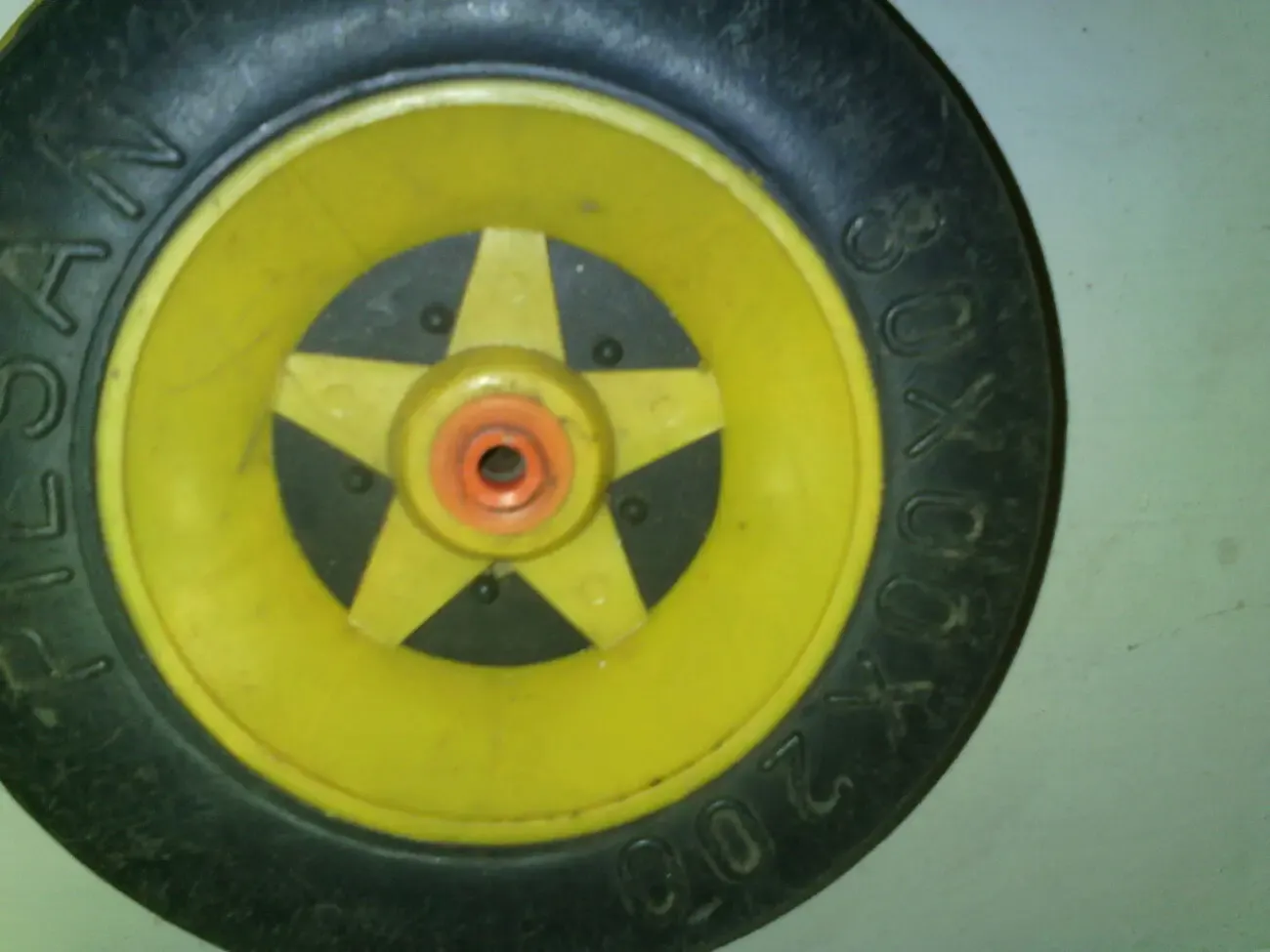 Колеса для детской машины и коляски.