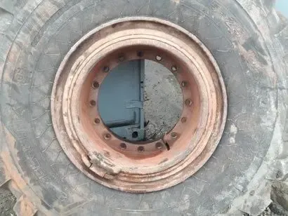 Диски 25 дюймов+шины 17,5х25 на фронтальные погрузчики. 2