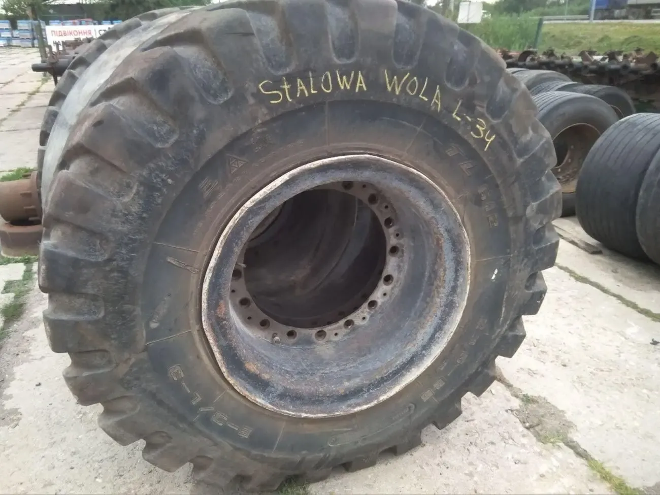 Диски 25 дюймов+шины 17,5х25 на фронтальные погрузчики.