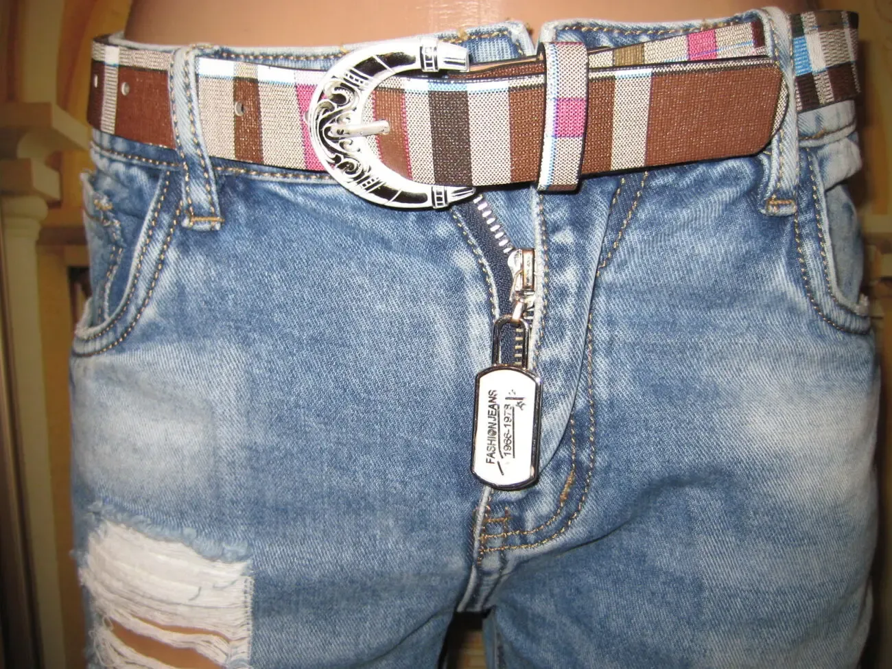 Женские рваные джинсы с принтом S 42 размер 3