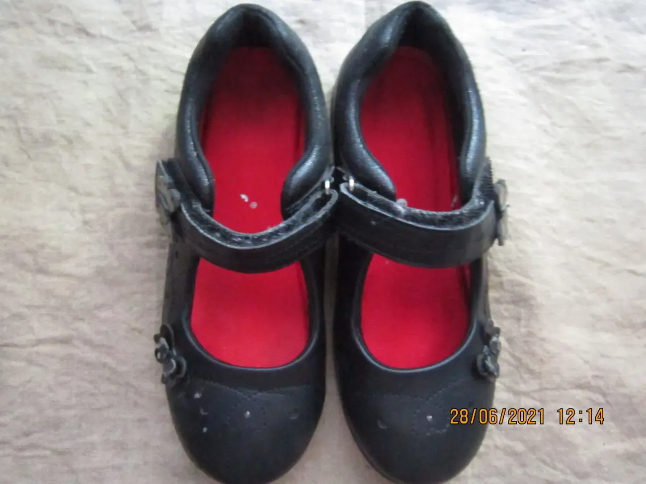 Продам недорого туфли чёрные (Кто оденет!) 35-36 р-р весна-лето.