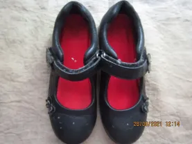 Продам недорого туфли чёрные (Кто оденет!) 35-36 р-р весна-лето.