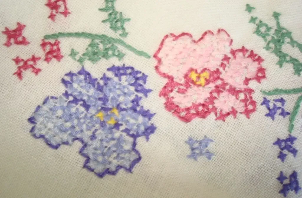 Хлопковая 76*75 см красивая скатерть белая вышитая в ручную крестиком 4