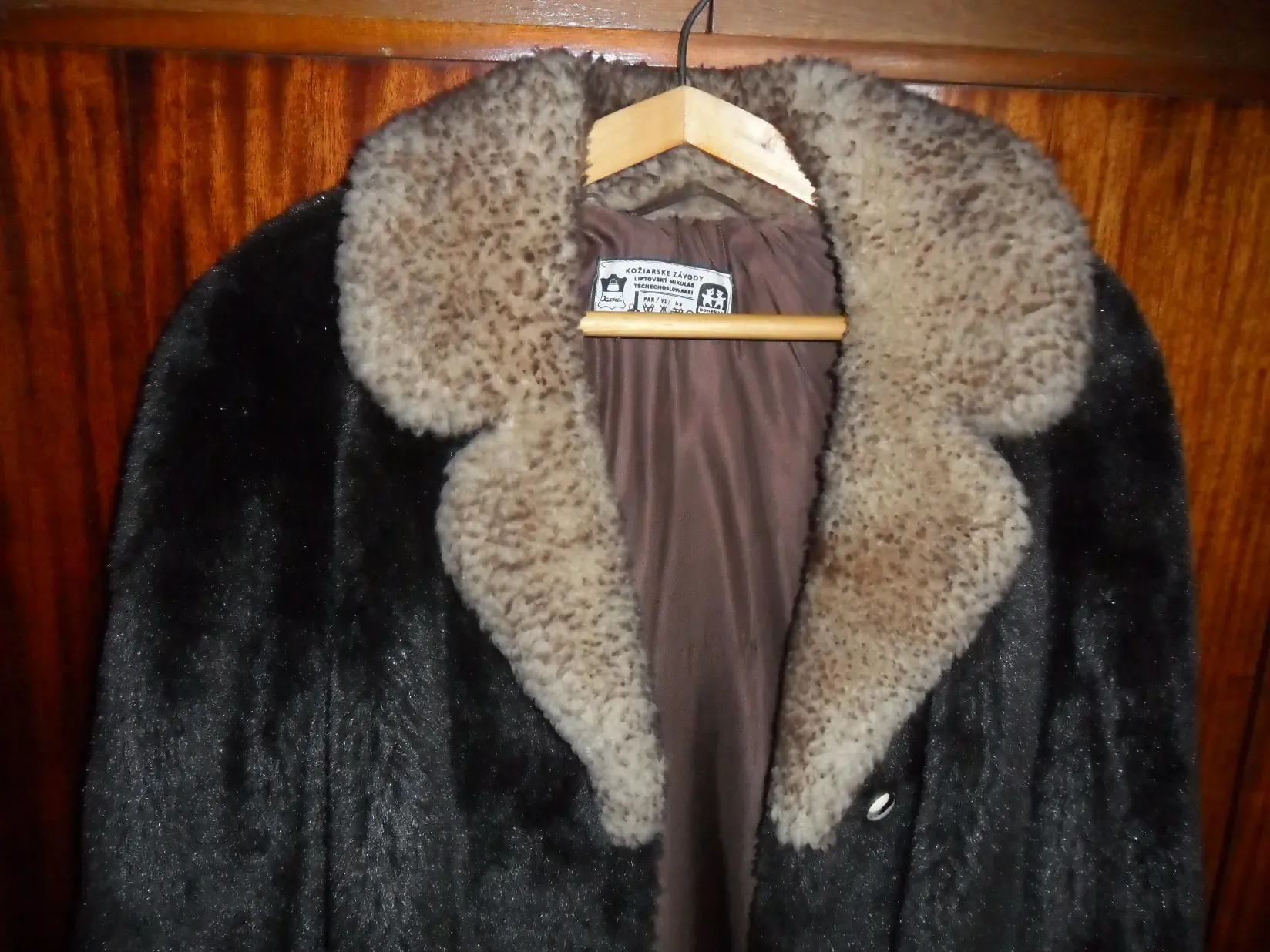 Шуба новая,тёплая с цигейковым воротником,Чехословакия,размер 50-54. 2