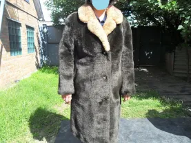 Шуба новая,тёплая с цигейковым воротником,Чехословакия,размер 50-54.