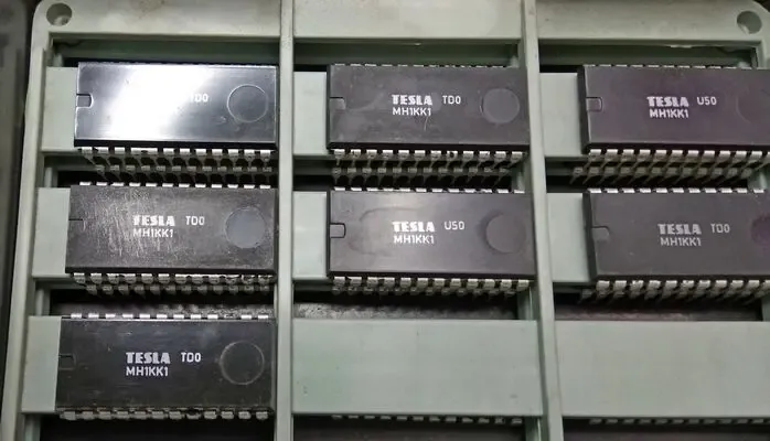 Микросхемы различных серий большой выбор со склада 10