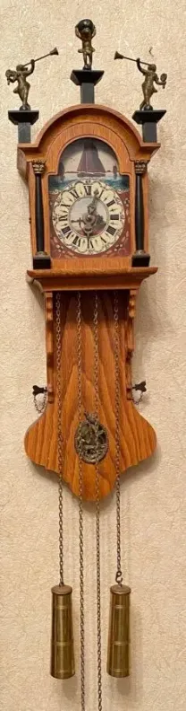 Настенные часы. Высота 65 см. Первая половина прошлого века. В рабоче