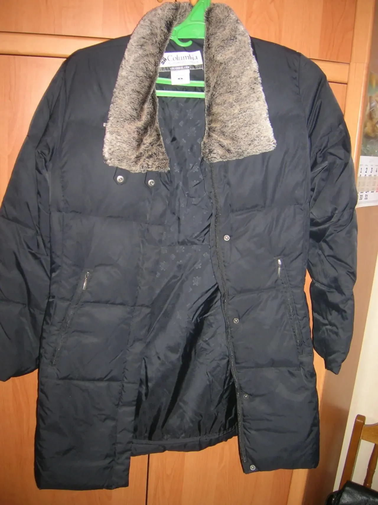 Куртка-пуховик Коламбия р.S(44) зимняя с меховым воротом для девочек 4