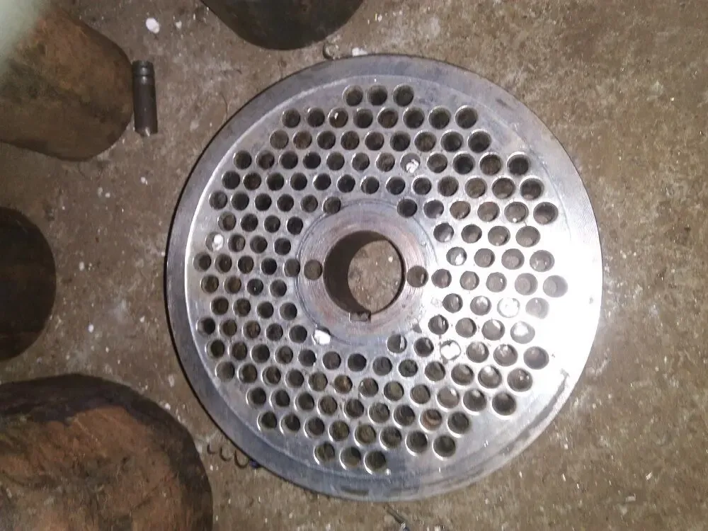 Матрицы плоские для пеллеты диаметром 300 мм 2