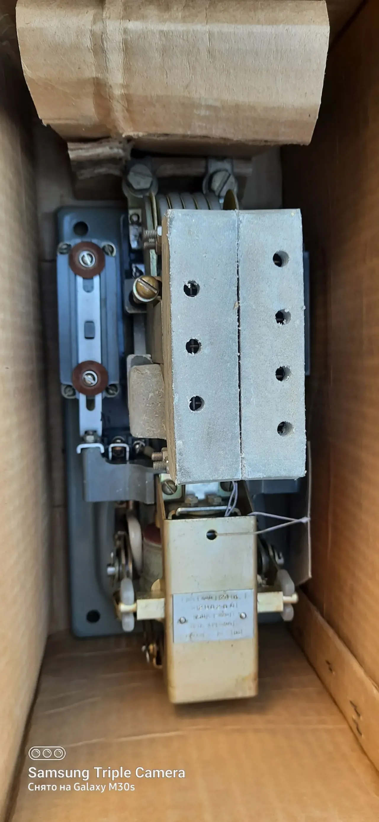 Продам контактор км2444, 150А.