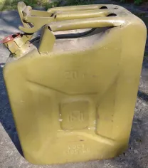 Продам канистру металлическую 20л