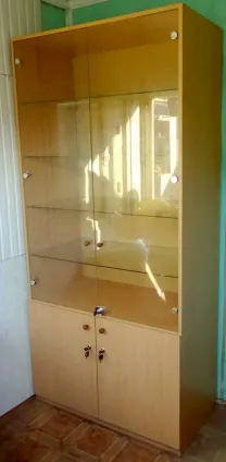 Для бизнеса , разборной полустеклянный двухстворчатый шкаф (ЛДСП).
