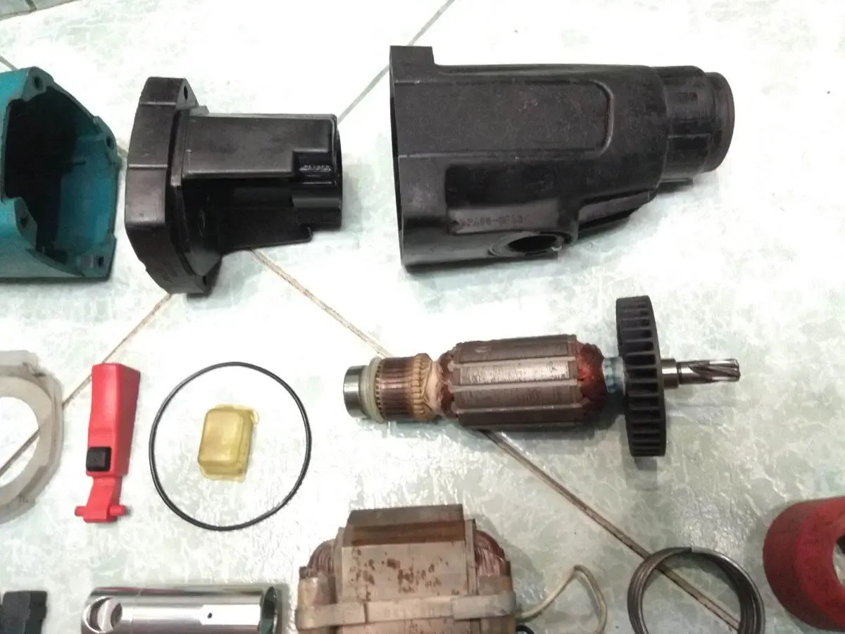 Запчасти перфоратор Makita HR2400 3