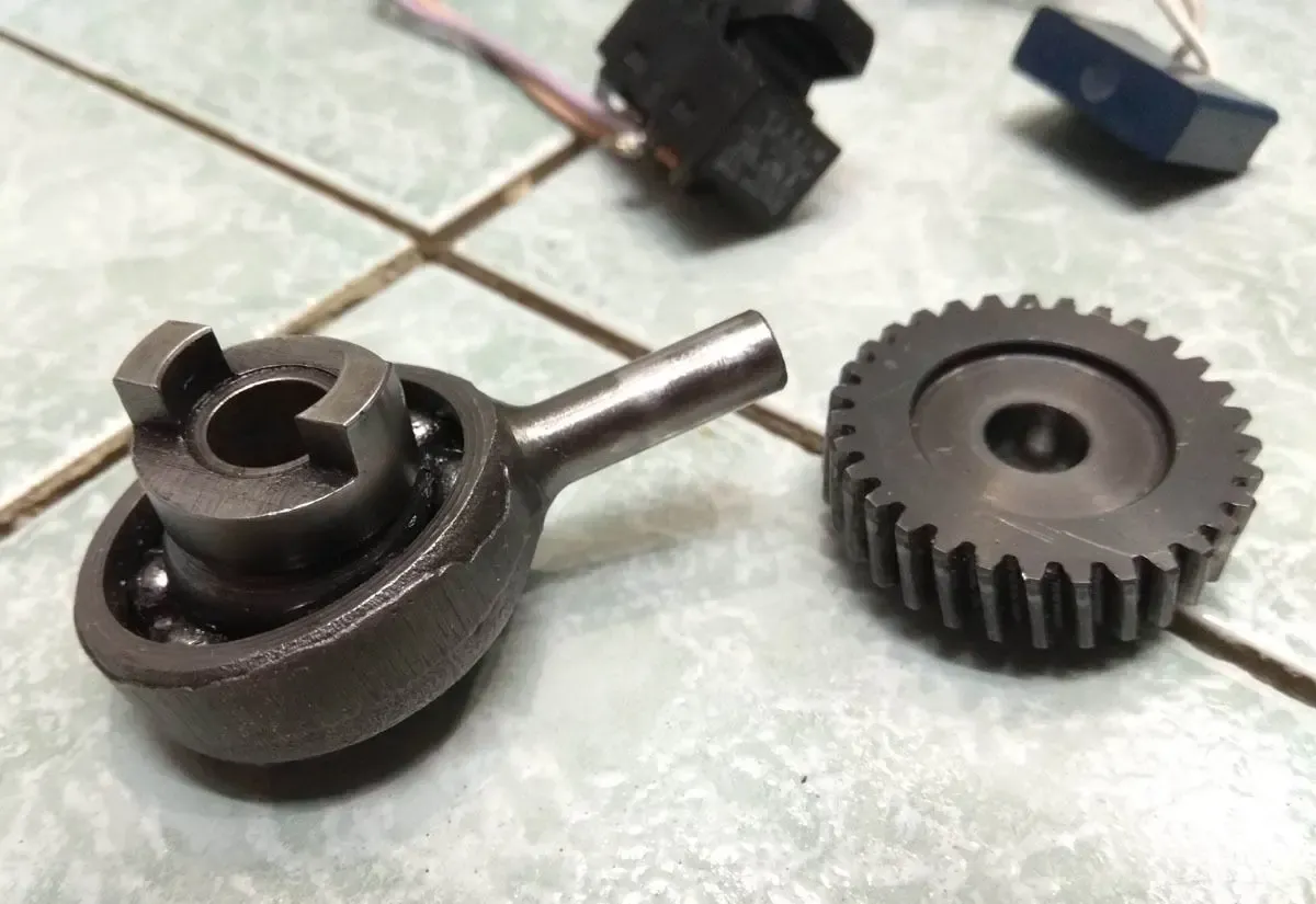 Запчасти перфоратор Makita HR2400 10