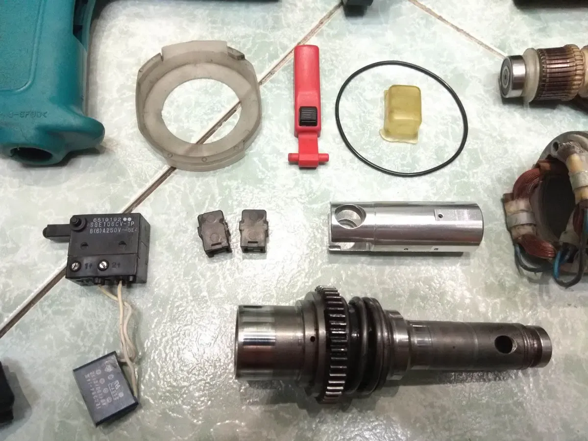 Запчасти перфоратор Makita HR2400 4