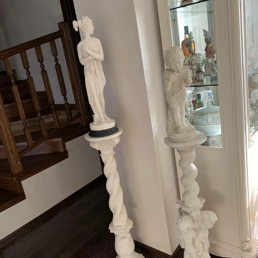 Старинная колонна статуя из Европы 7