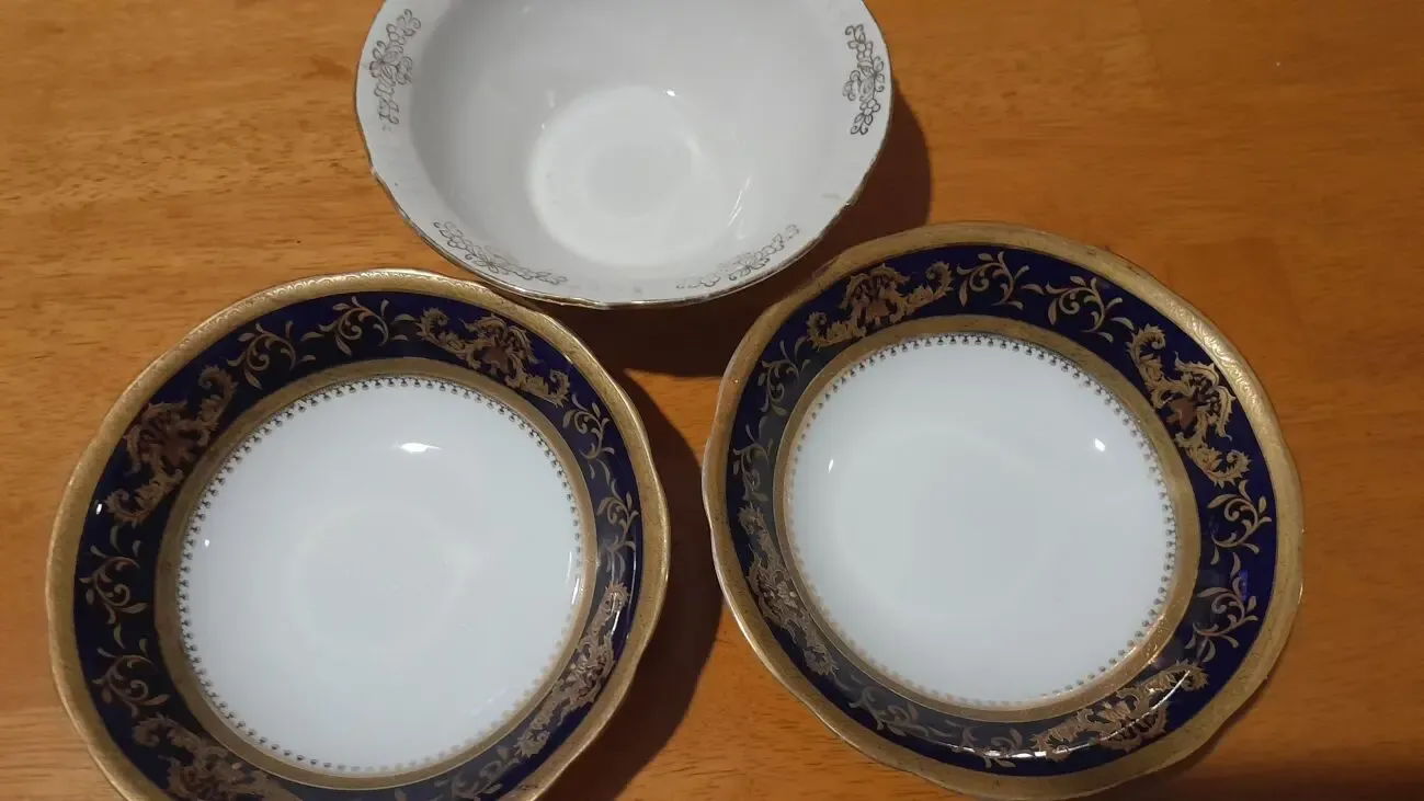 Красивая пирожковая тарелка с зототым узором 8