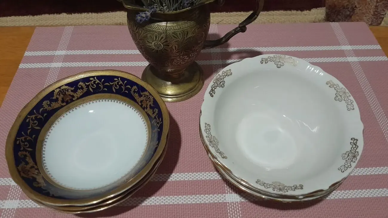 Красивая пирожковая тарелка с зототым узором 3