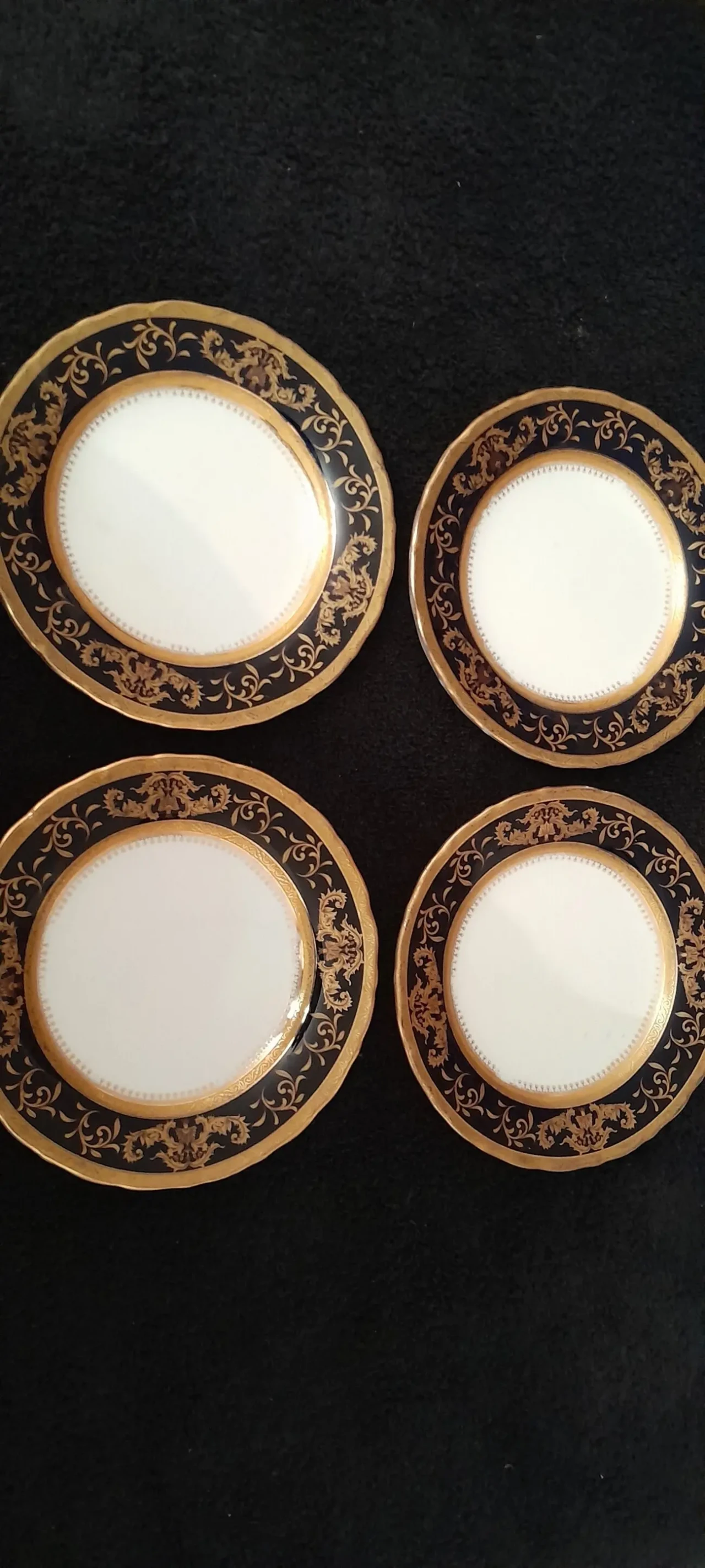 Красивая пирожковая тарелка с зототым узором 8