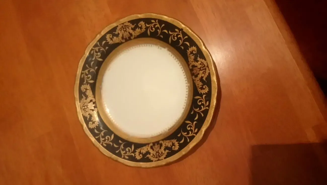 Красивая пирожковая тарелка с зототым узором