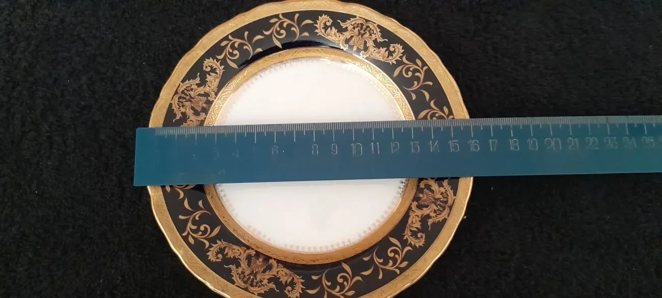 Красивая пирожковая тарелка с зототым узором 10