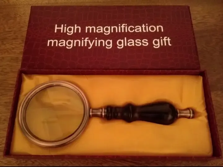 Лупа увеличительное стекло в ретро стиле в подарочной коробке