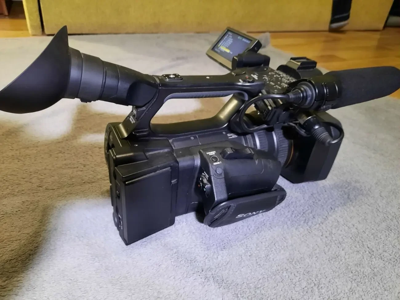 Профессиональная видеокамера Sony HXR-NX5E + доп. оборудование