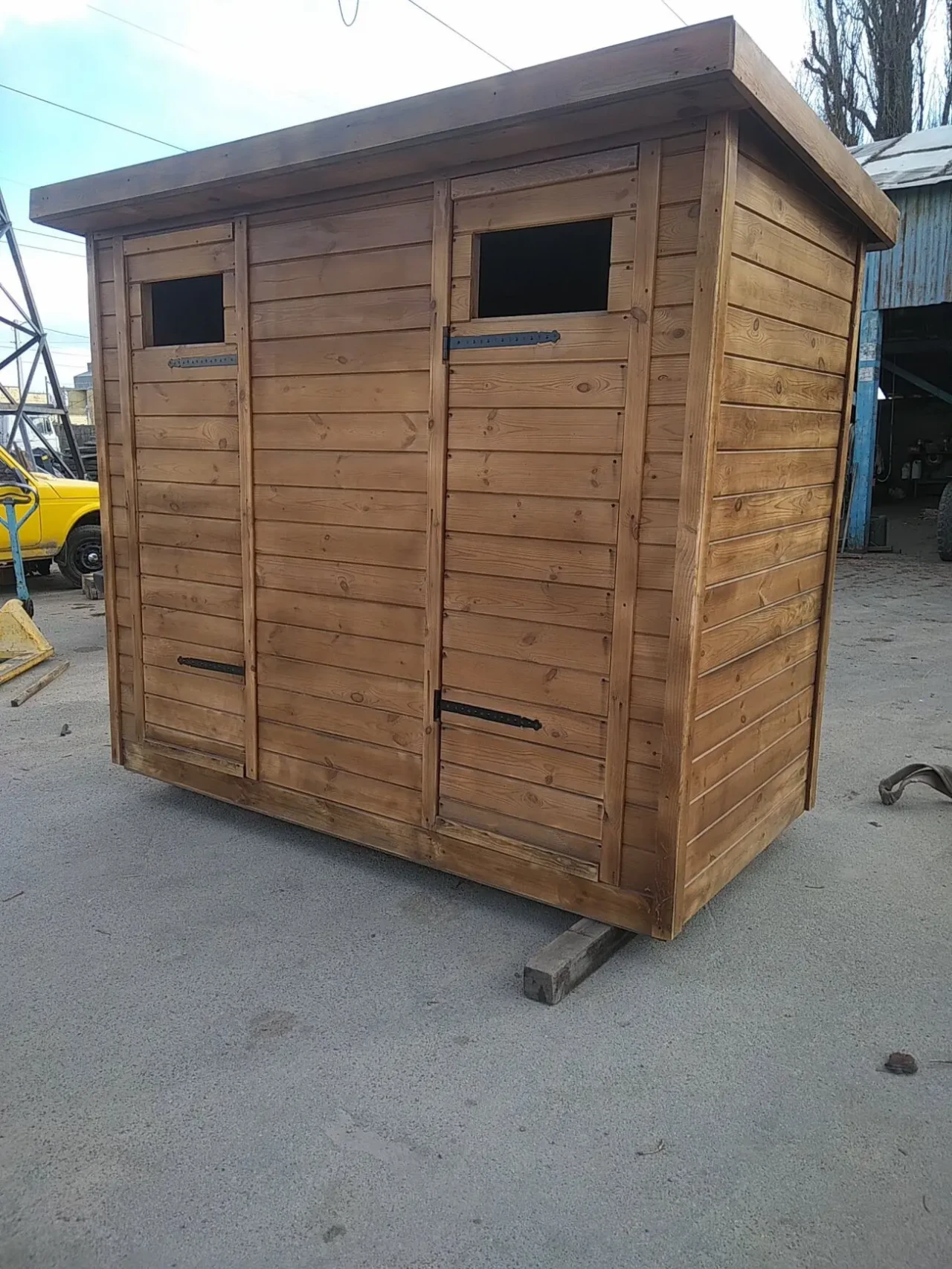 Дачный туалет. Деревянный туалет. Душ туалет из дерева. Туалет на дачу 5