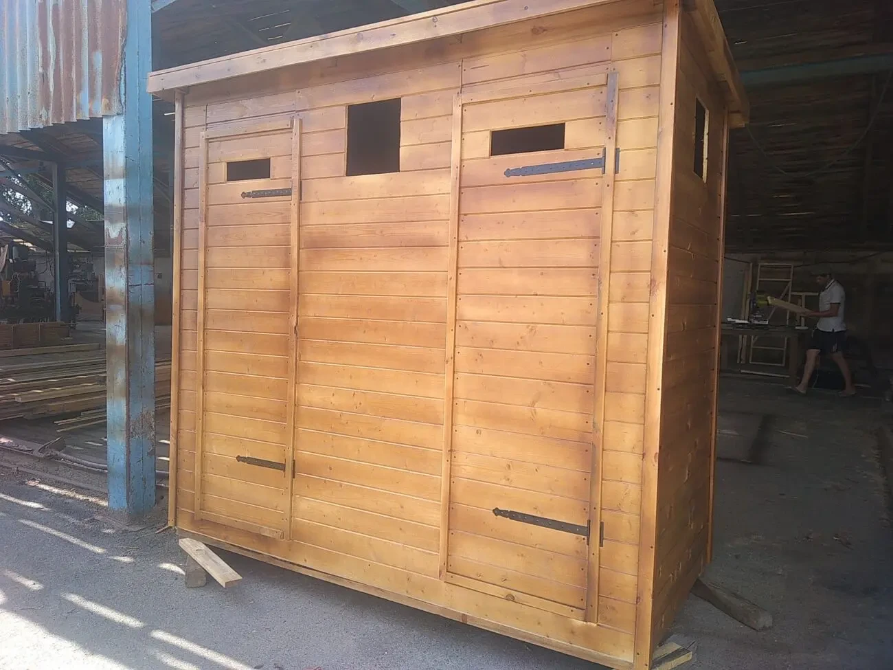 Дачный туалет. Деревянный туалет. Душ туалет из дерева. Туалет на дачу 2