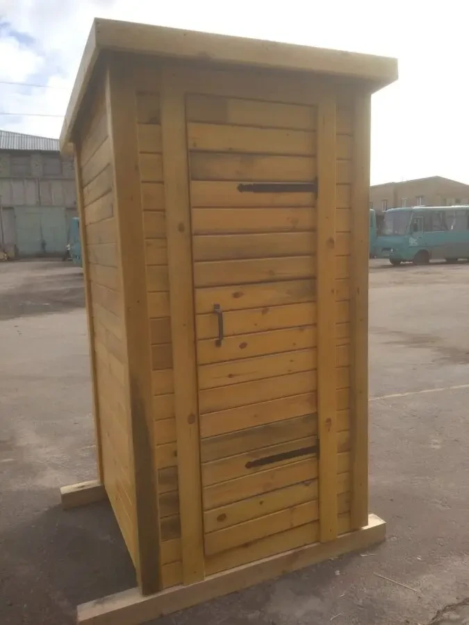 Дачный туалет. Деревянный туалет. Душ туалет из дерева. Туалет на дачу 7