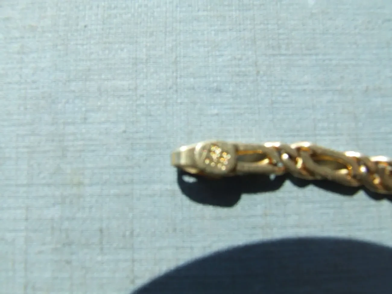 Золотая цепочка 583 проба длина 46 см. вес 13.18.гр. Страна производит 2