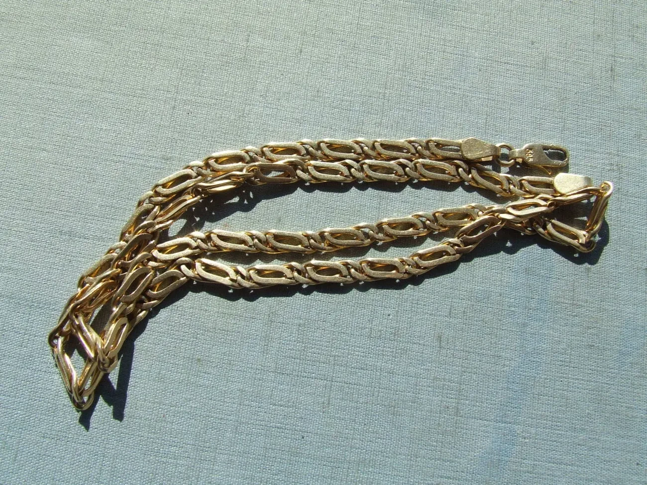 Золотая цепочка 583 проба длина 46 см. вес 13.18.гр. Страна производит 4