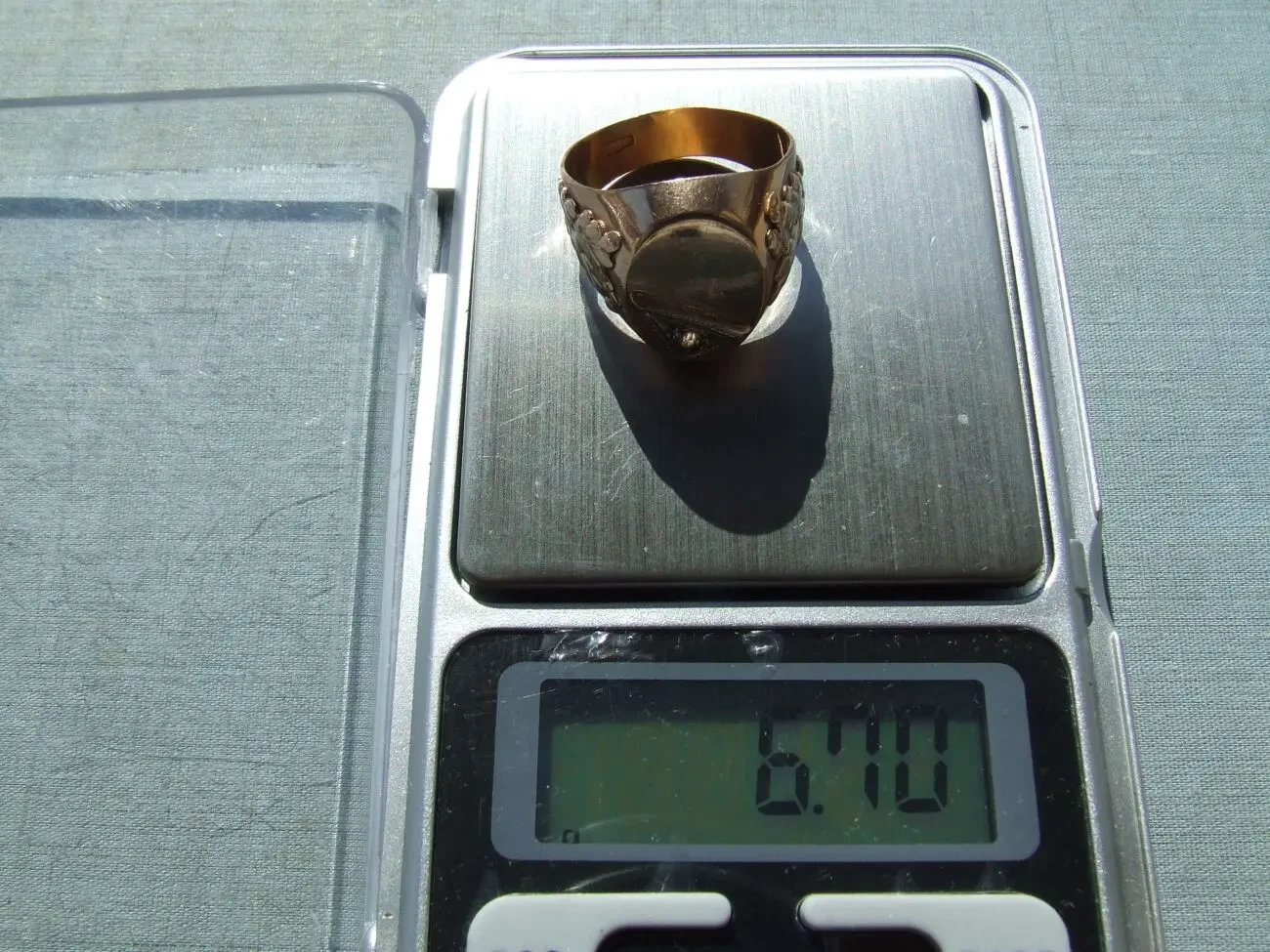 Золотое кольцо женское с камнем 583 проба 18-19 раз. вес 6.8 гр. Стран